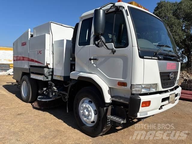 UD 3300 Autocarro spazzatrice