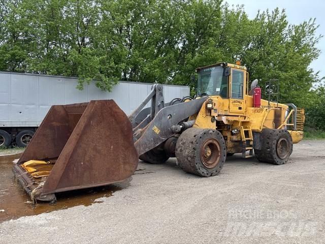 Volvo L220E Pale gommate