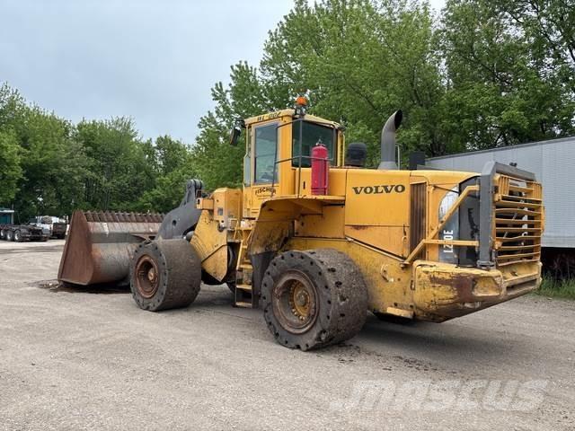 Volvo L220E Pale gommate