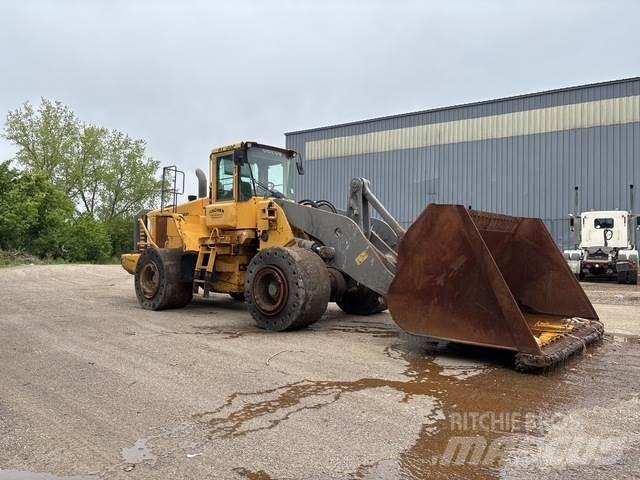 Volvo L220E Pale gommate