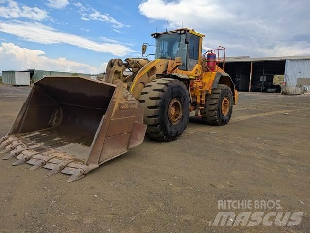 Volvo L260H Pale gommate