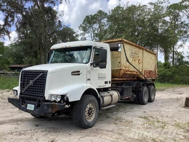 Volvo V12 Camion con cassone scarrabile