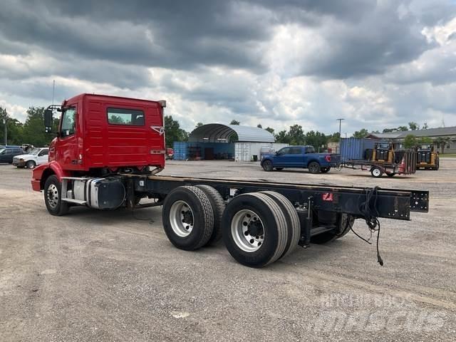 Volvo VHD64B Cabine e interni