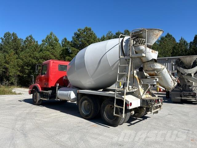 Volvo VHD64B Camion altro