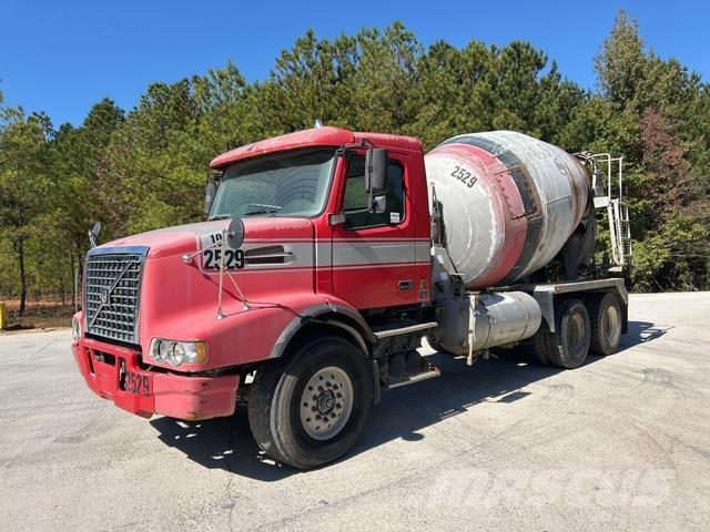 Volvo VHD64B Camion altro