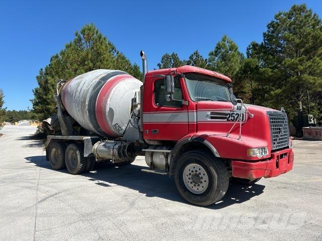 Volvo VHD64B Camion altro