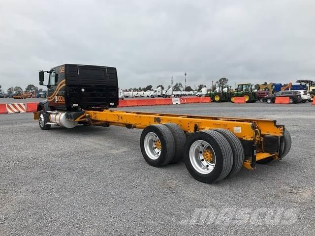 Volvo VHD64F Cabine e interni