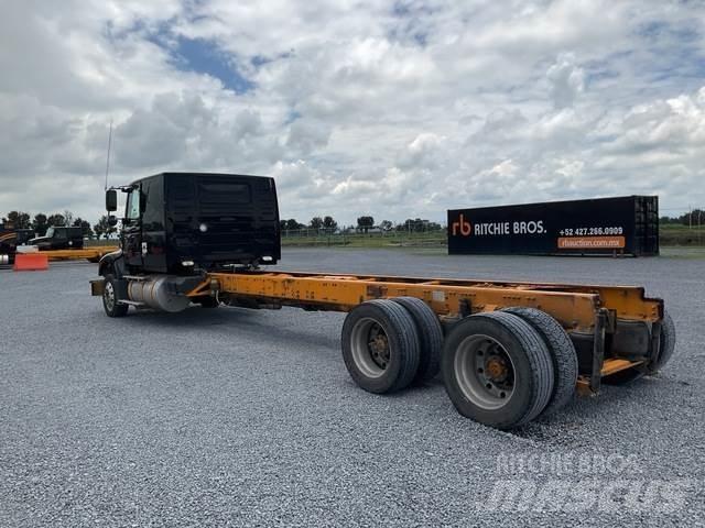 Volvo VHD64F Cabine e interni