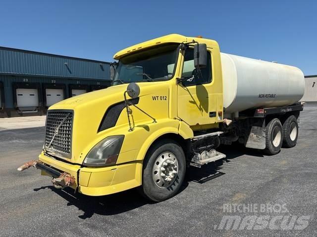 Volvo VNL Autocisterne