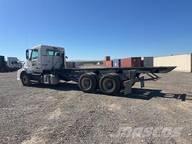 Volvo VNL Camion con cassone scarrabile