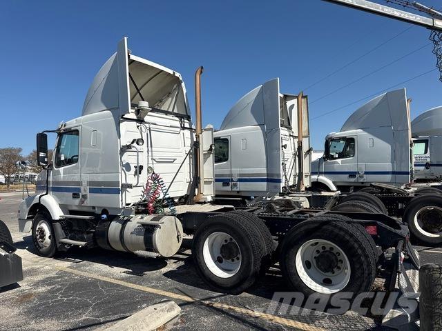 Volvo VNR64T Motrici e Trattori Stradali