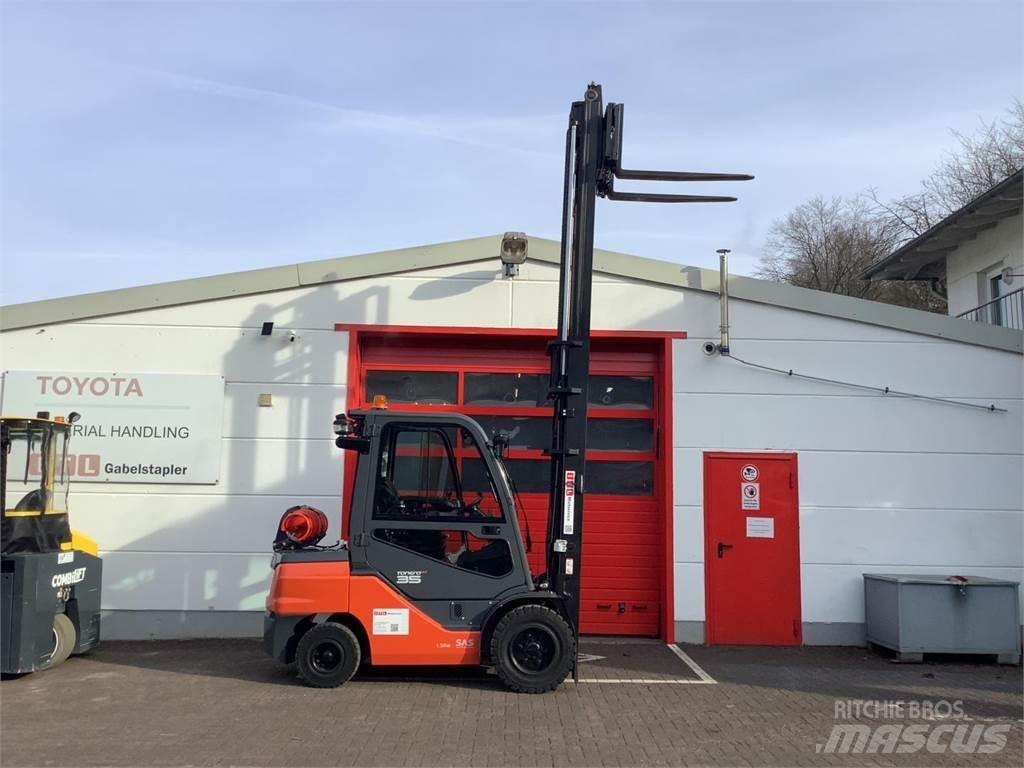 Toyota 8FGJ35F Carrelli elevatori GPL