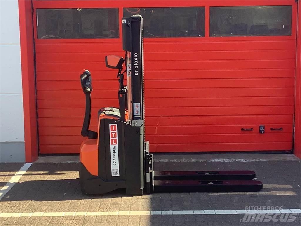 Toyota SWE100 Transpallet uomo a terra