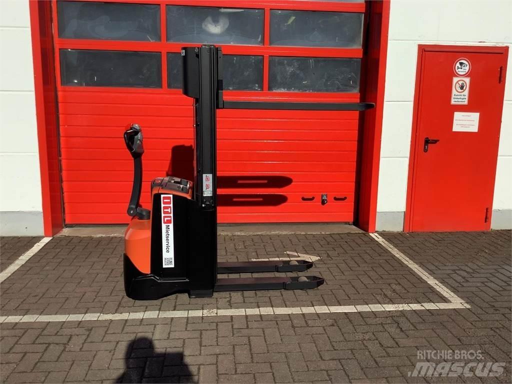 Toyota SWE120 Transpallet uomo a terra