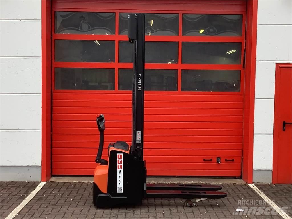 Toyota SWE120L Transpallet uomo a terra