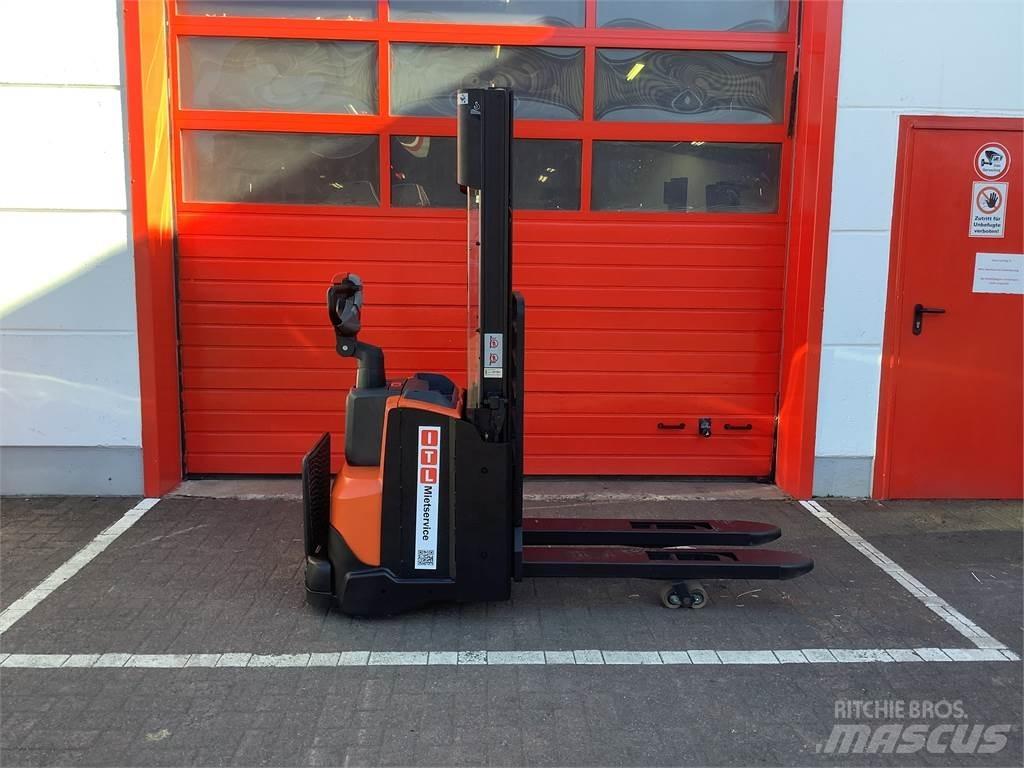 Toyota SWE120L Transpallet uomo a terra