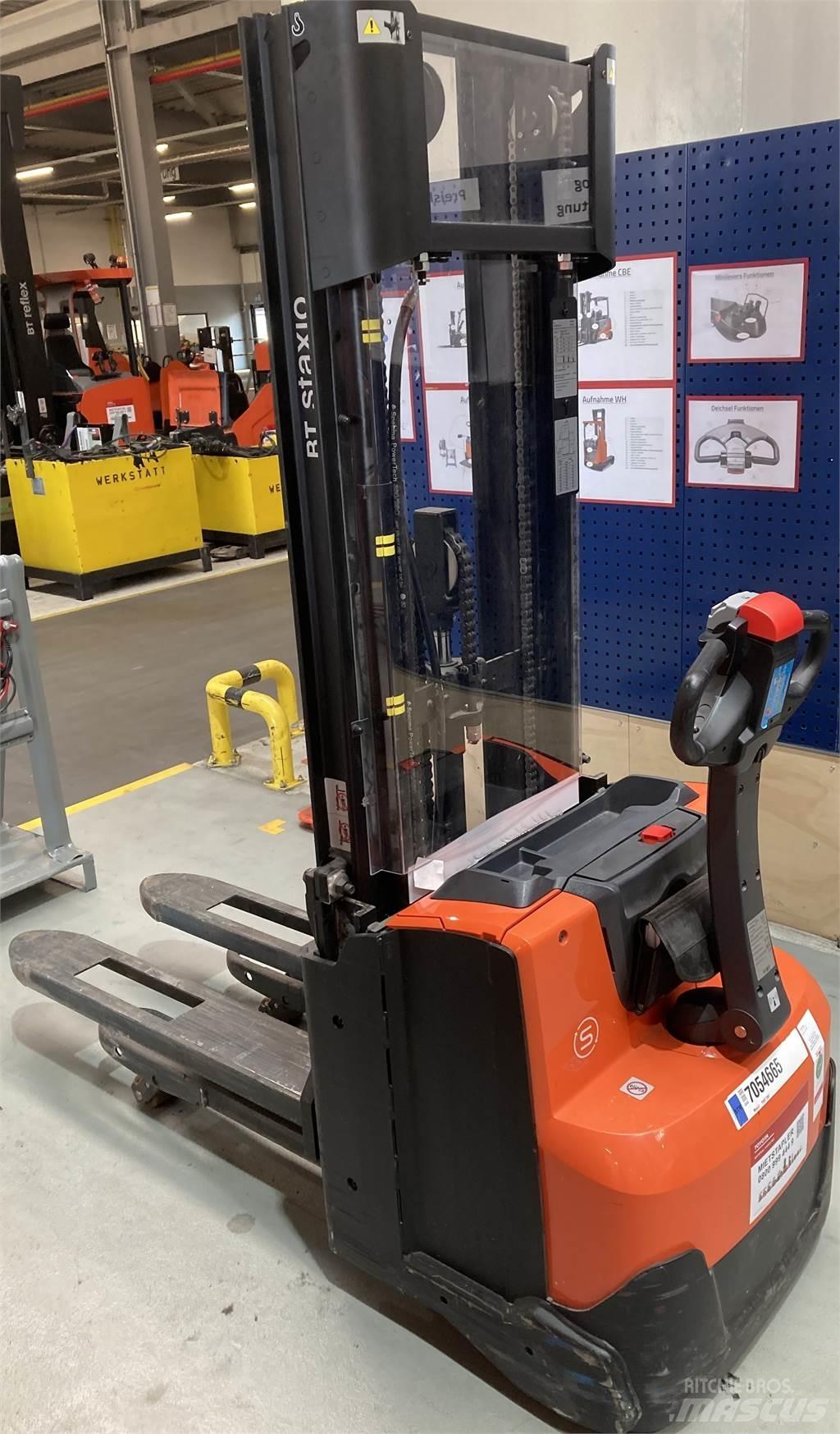 Toyota SWE120L Transpallet uomo a terra