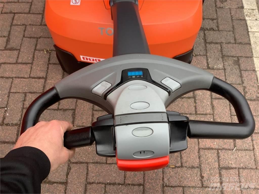 Toyota SWE140 Transpallet uomo a terra