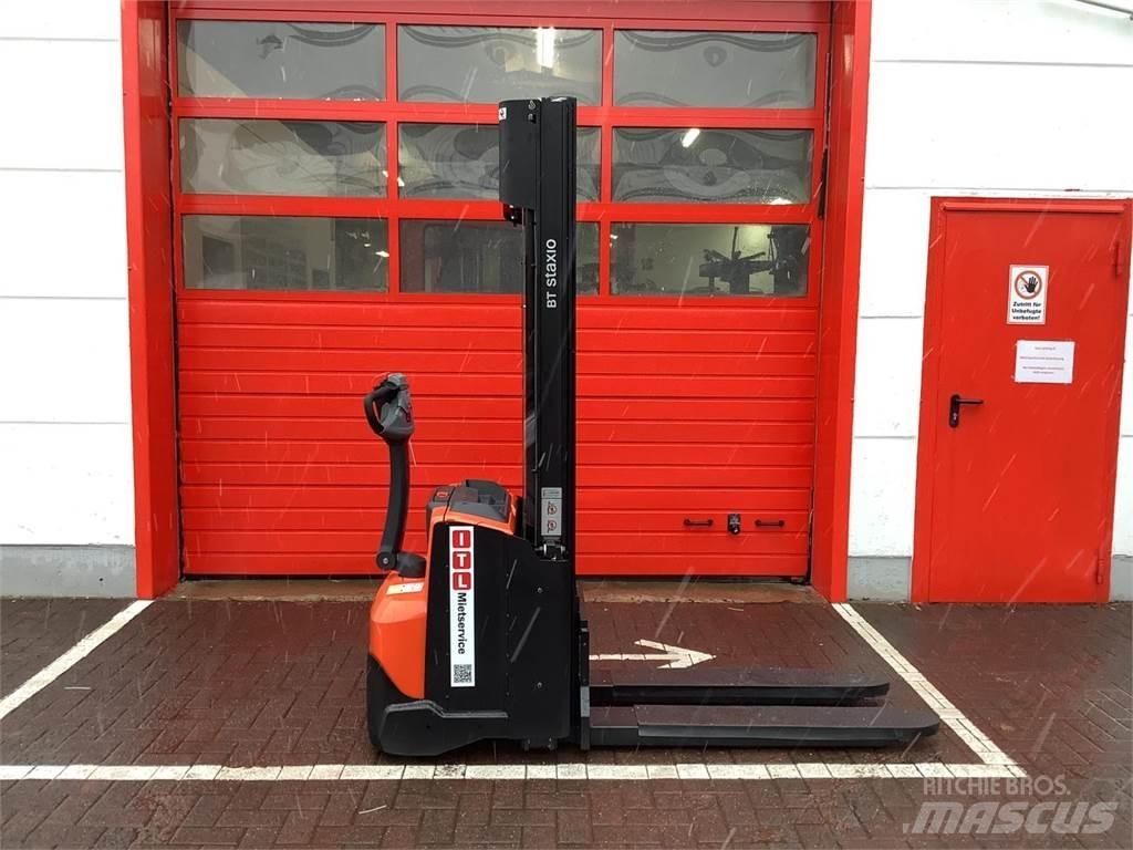 Toyota SWE140L Transpallet uomo a terra