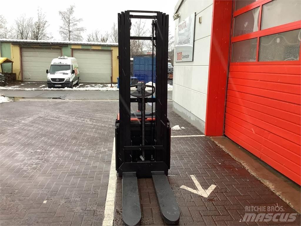 Toyota SWE140L Transpallet uomo a terra