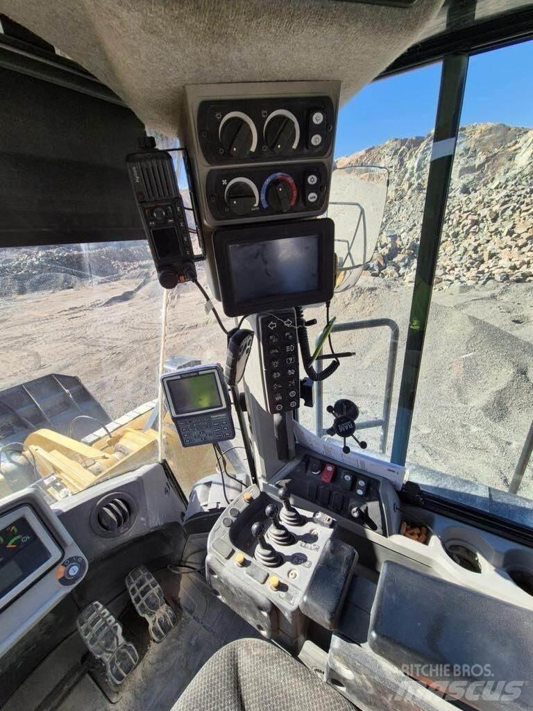 CAT 980M Pale gommate