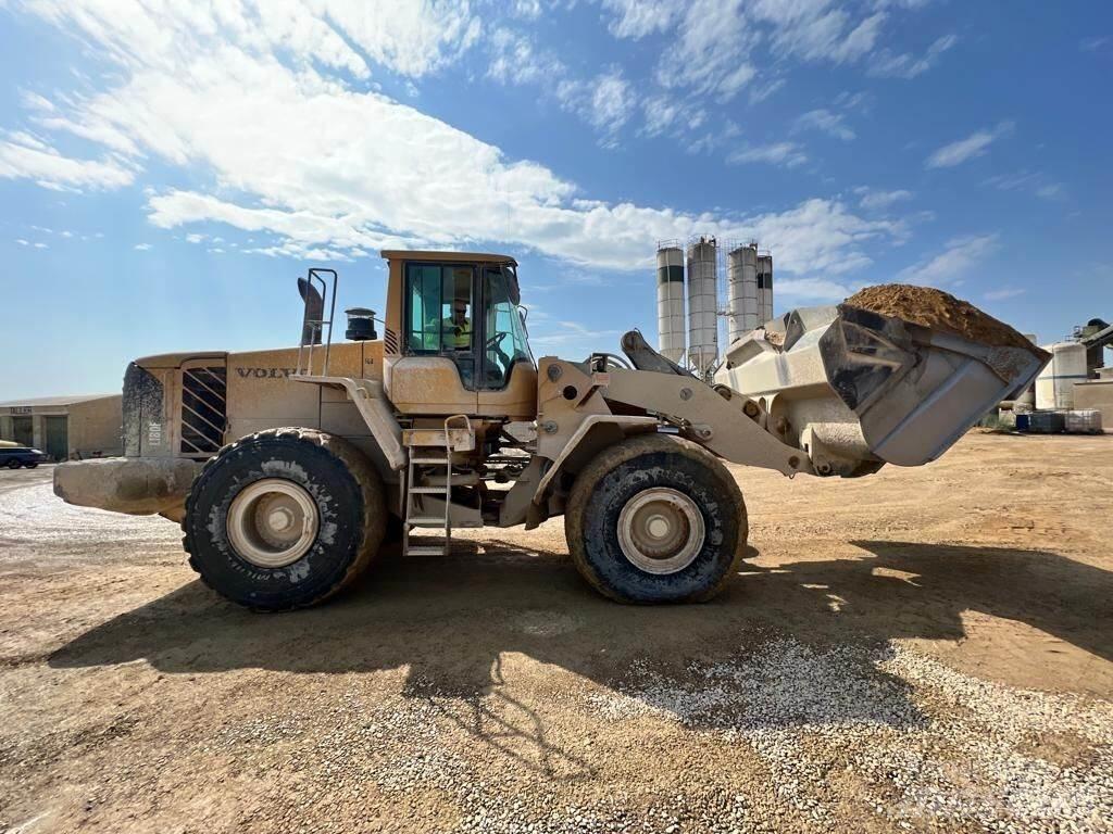 Volvo L180F Pale gommate