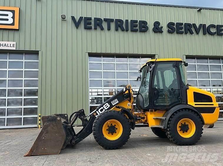 JCB 409 Pale gommate