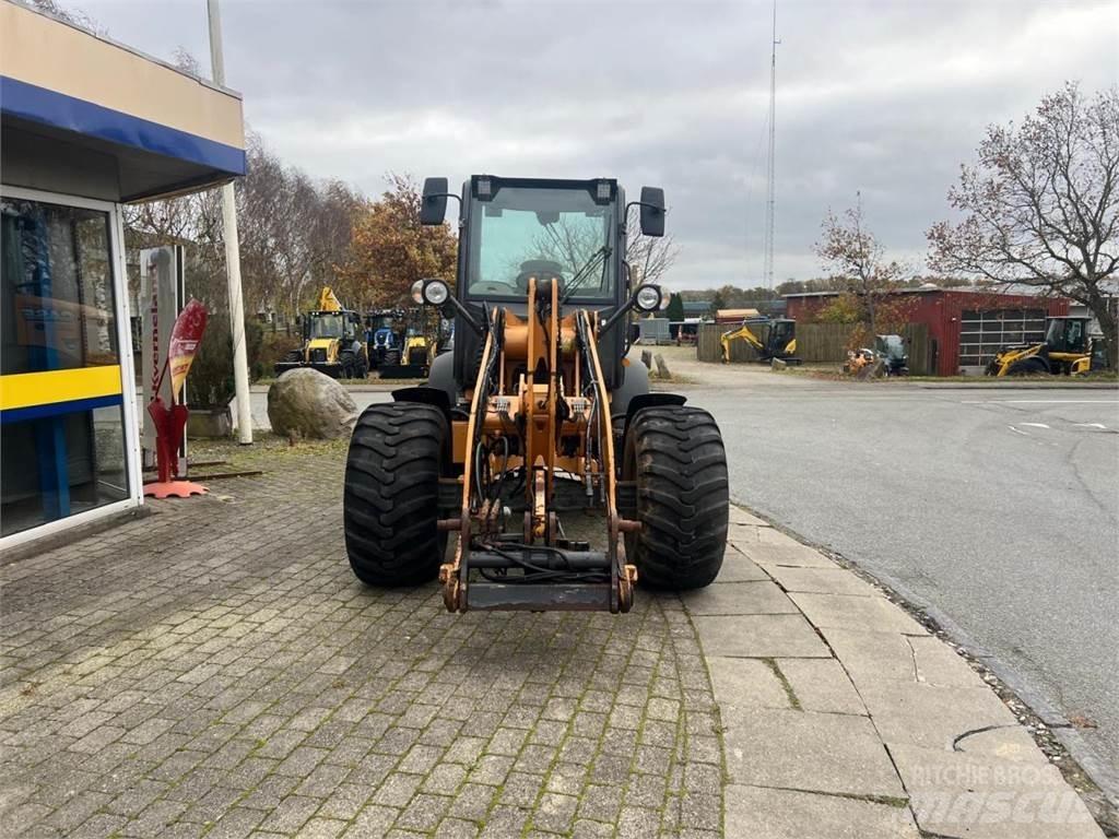 CASE 321F Pale gommate