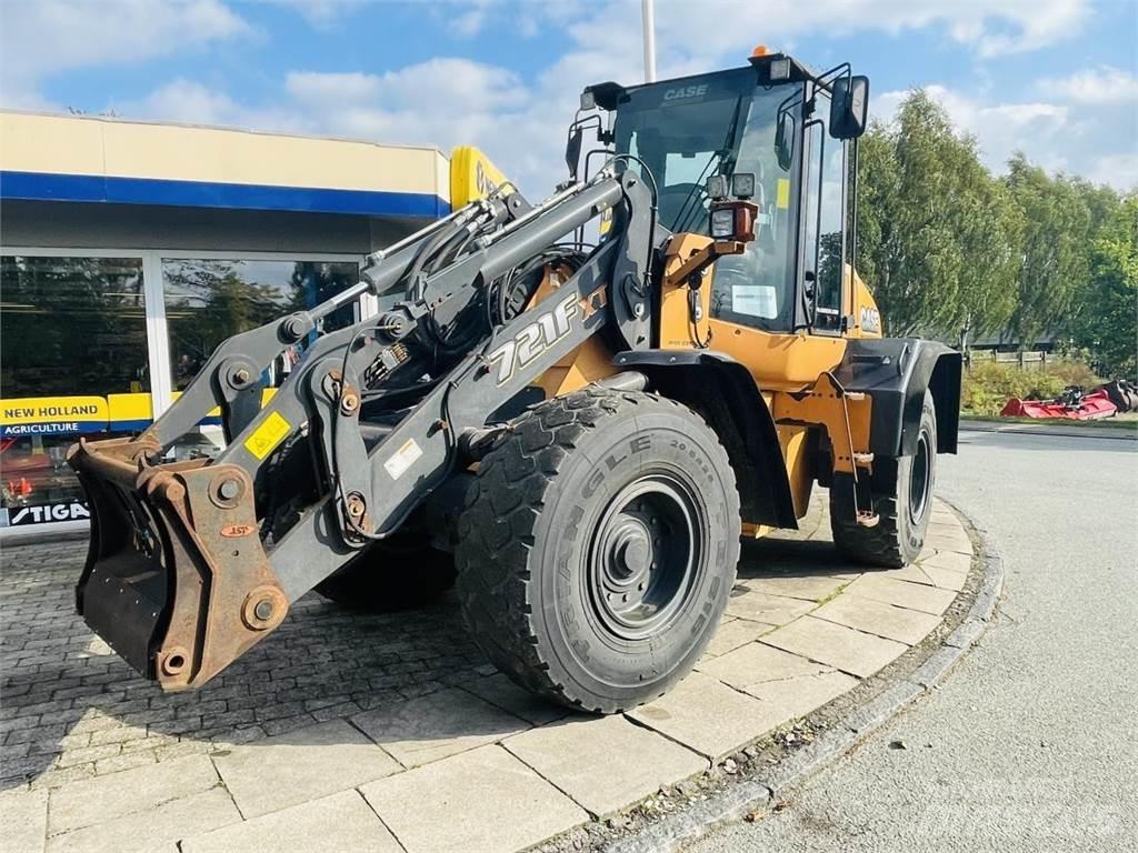 CASE 721F Pale gommate