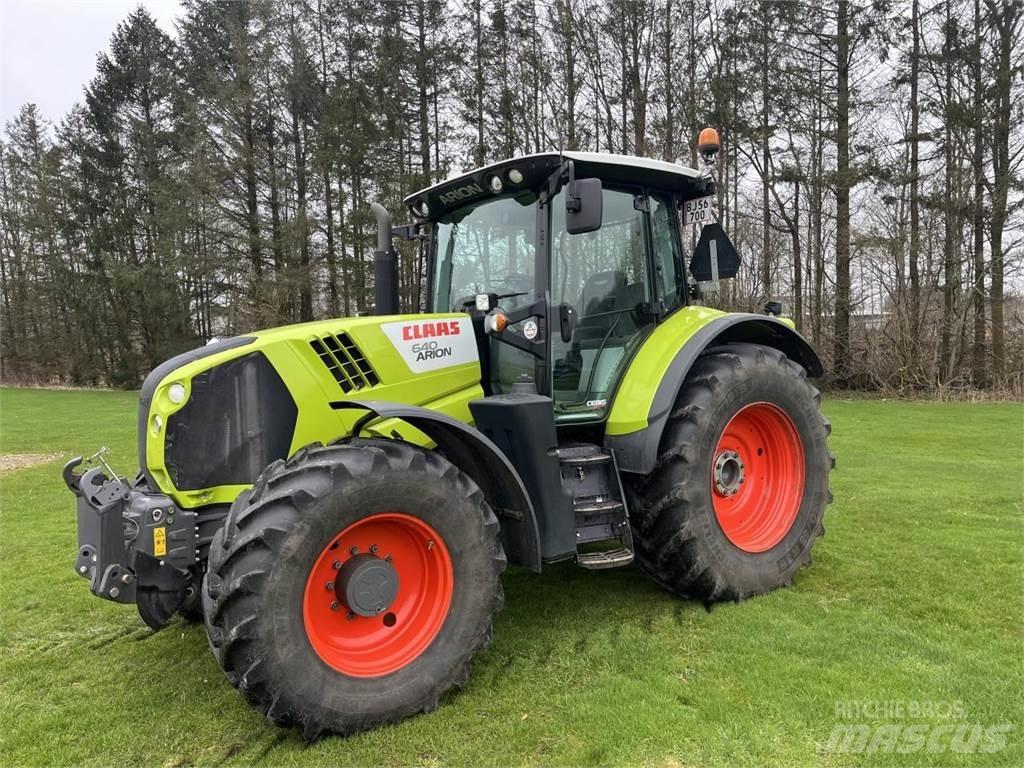 CLAAS ARION 640 Trattori