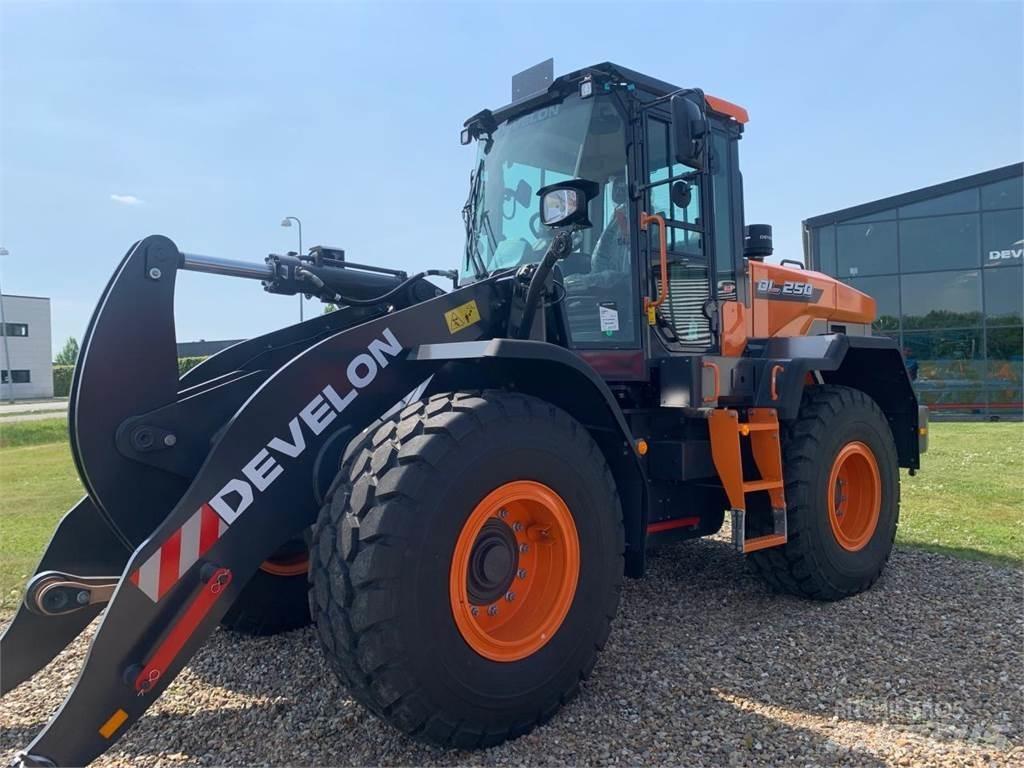 Develon DL250-7 Pale gommate