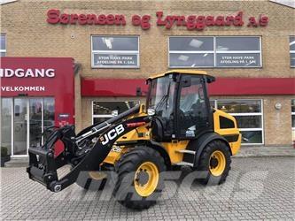 JCB 409 AGRI Pale gommate