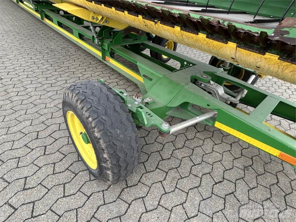 John Deere 640D Testate per mietitrebbie