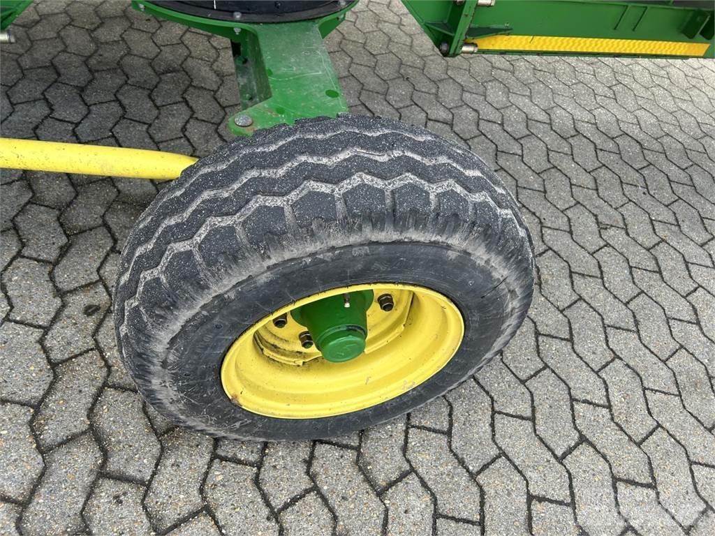 John Deere 640D Testate per mietitrebbie