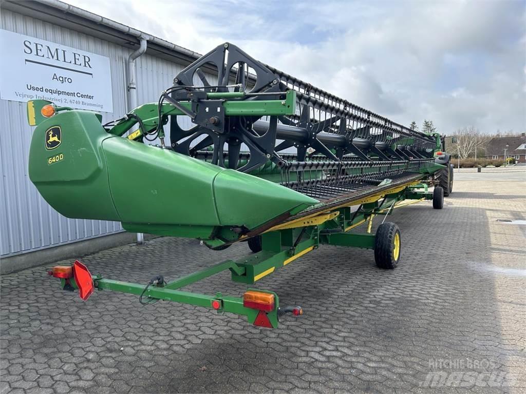 John Deere 640D Testate per mietitrebbie