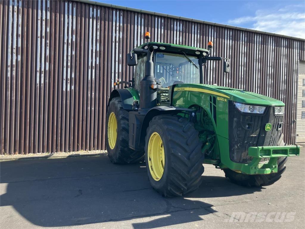 John Deere 8320R Trattori