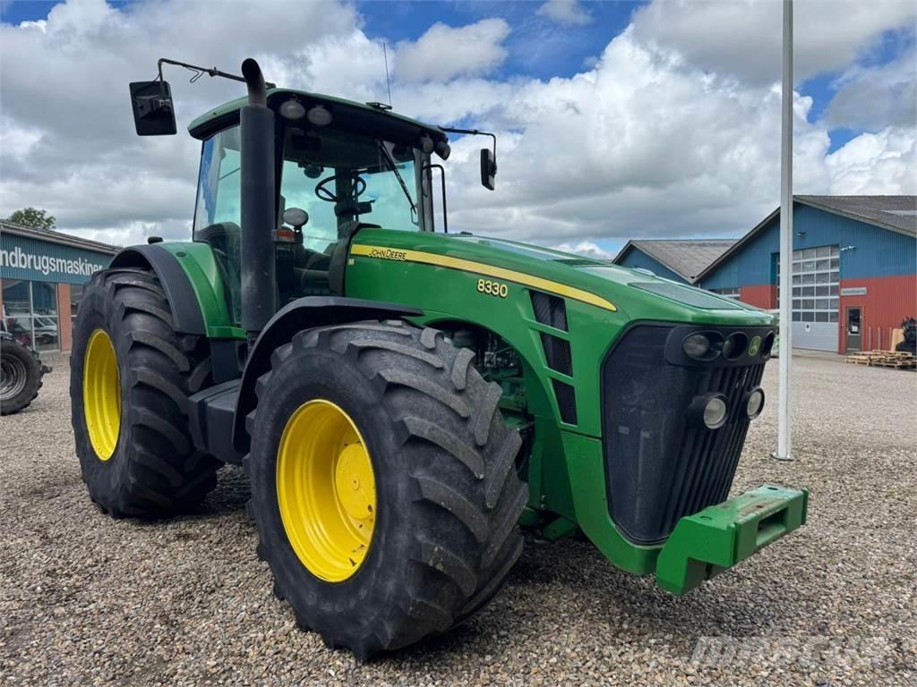 John Deere 8330 Trattori