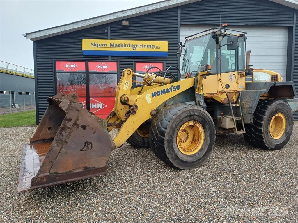 Komatsu WA 320 Pale gommate