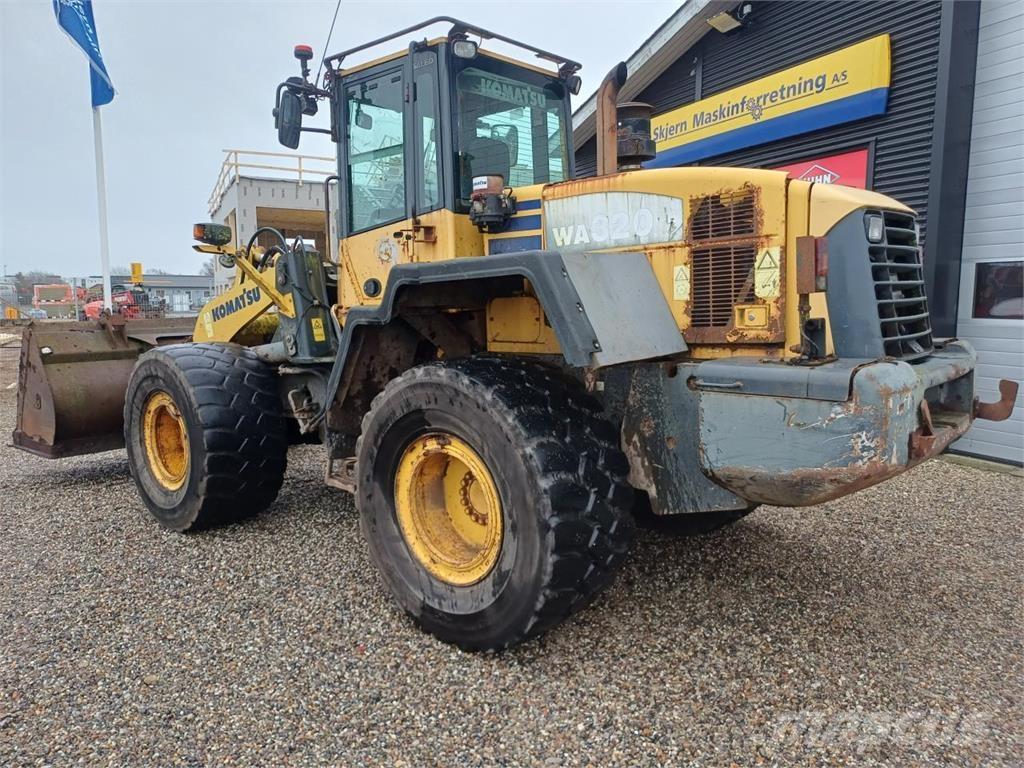 Komatsu WA 320 Pale gommate