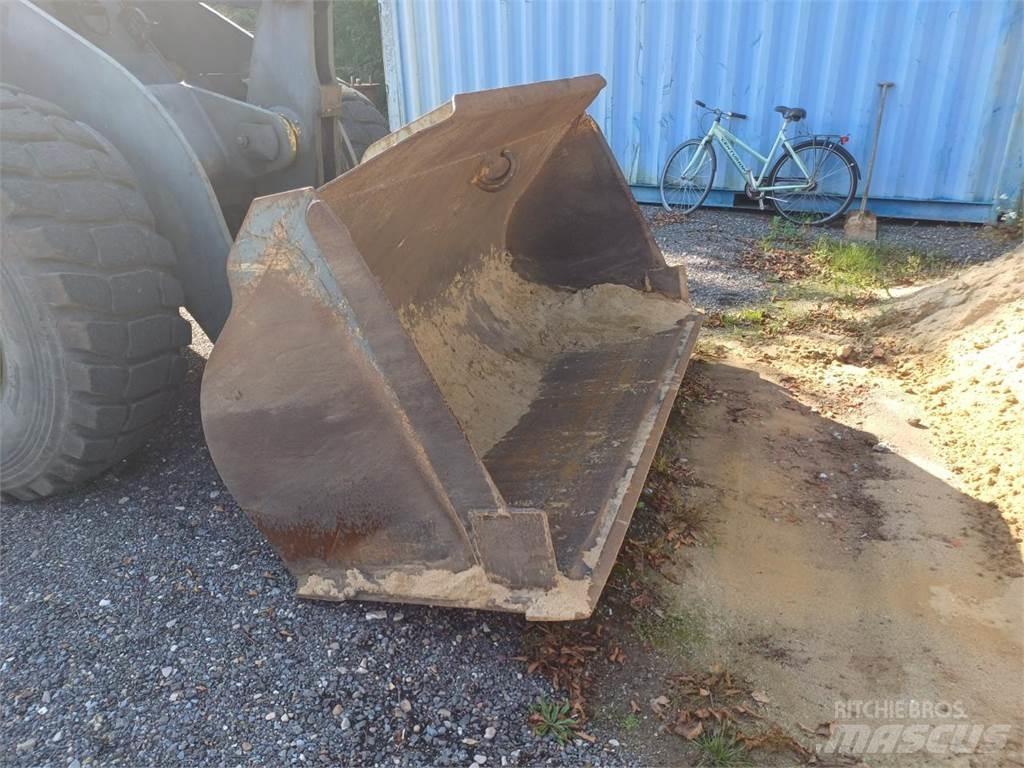 Komatsu WA270 Pale gommate