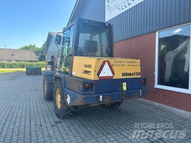 Komatsu WA90 Pale gommate