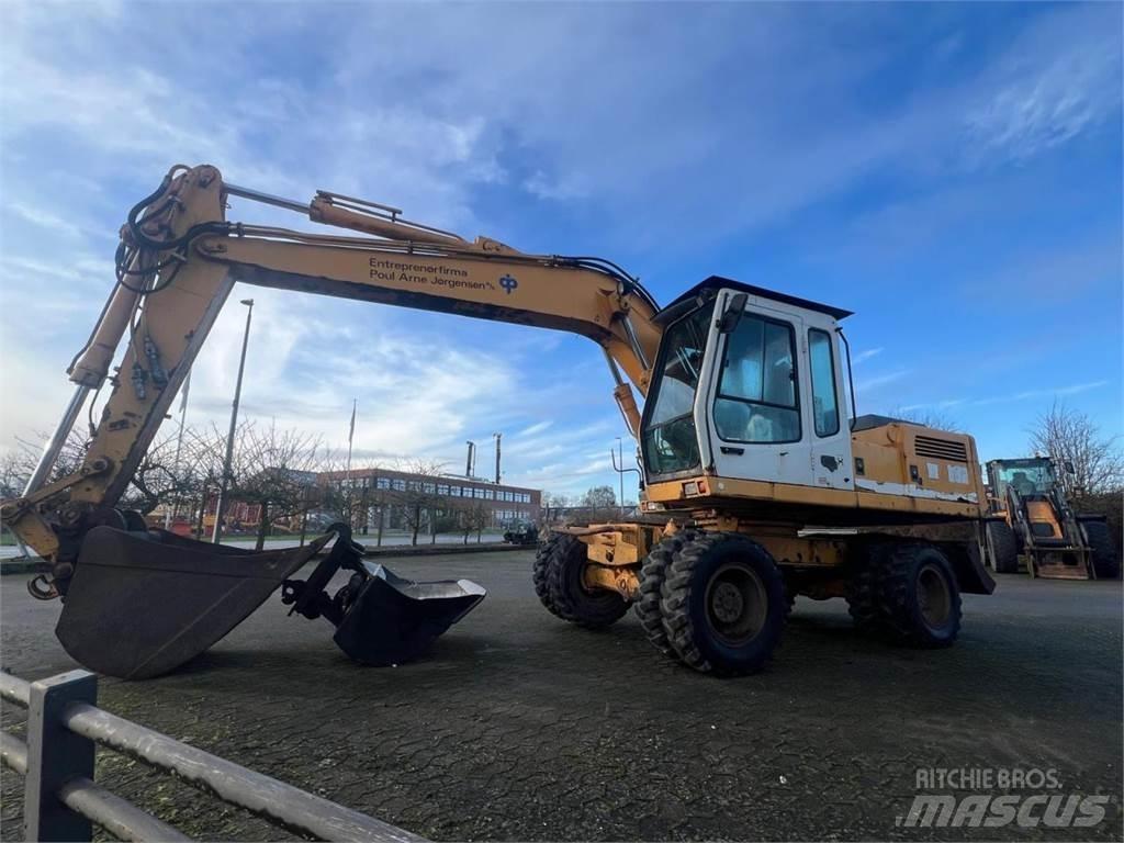 Liebherr 902 Escavatori gommati