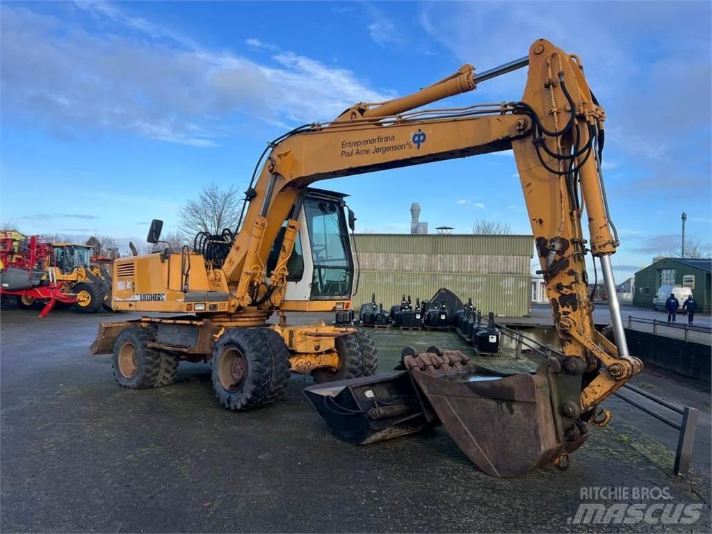 Liebherr 902 Escavatori gommati