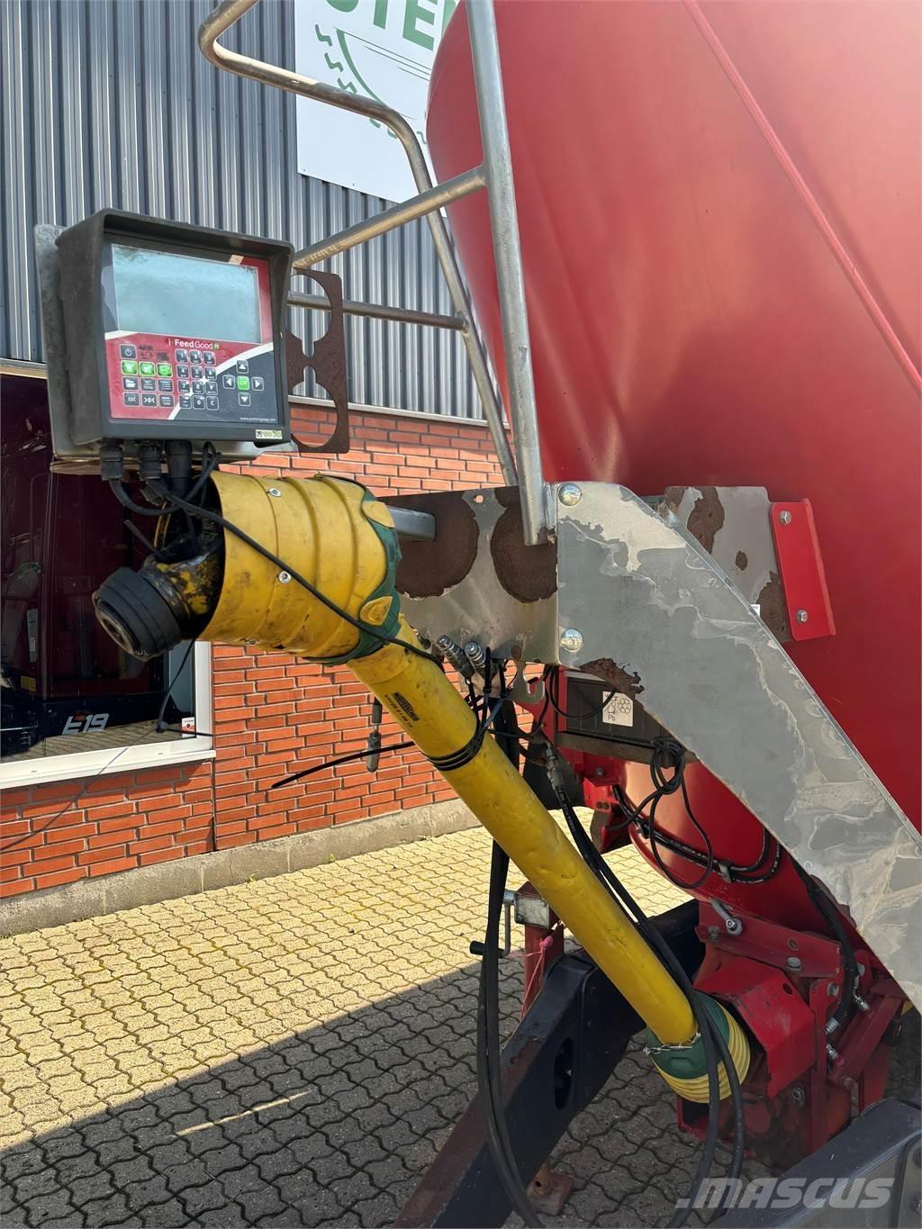 Peecon 28 M3 Rimorchi per insilato