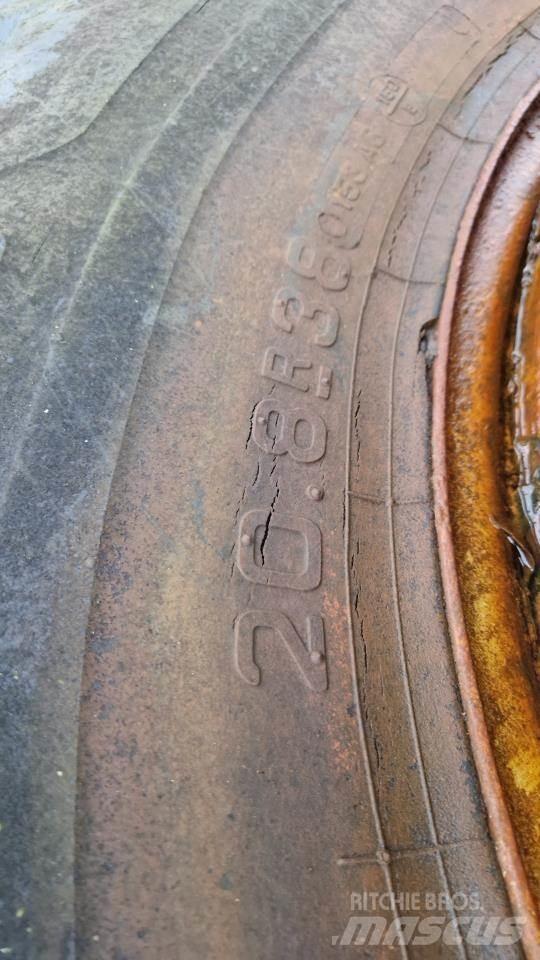 Schaad 20.8R38 Pneumatici, ruote e cerchioni