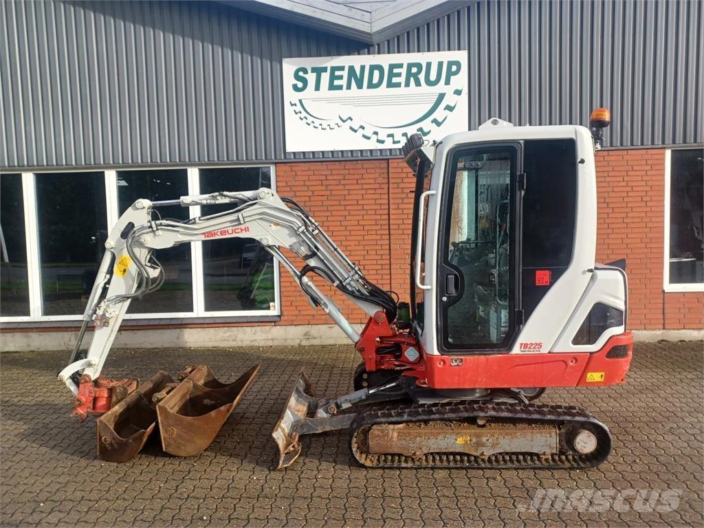 Takeuchi TB225 Miniescavatori