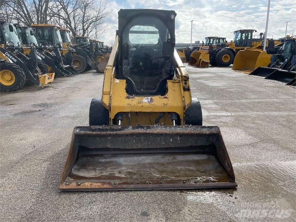 CAT 262D3 Mini Pale Gommate