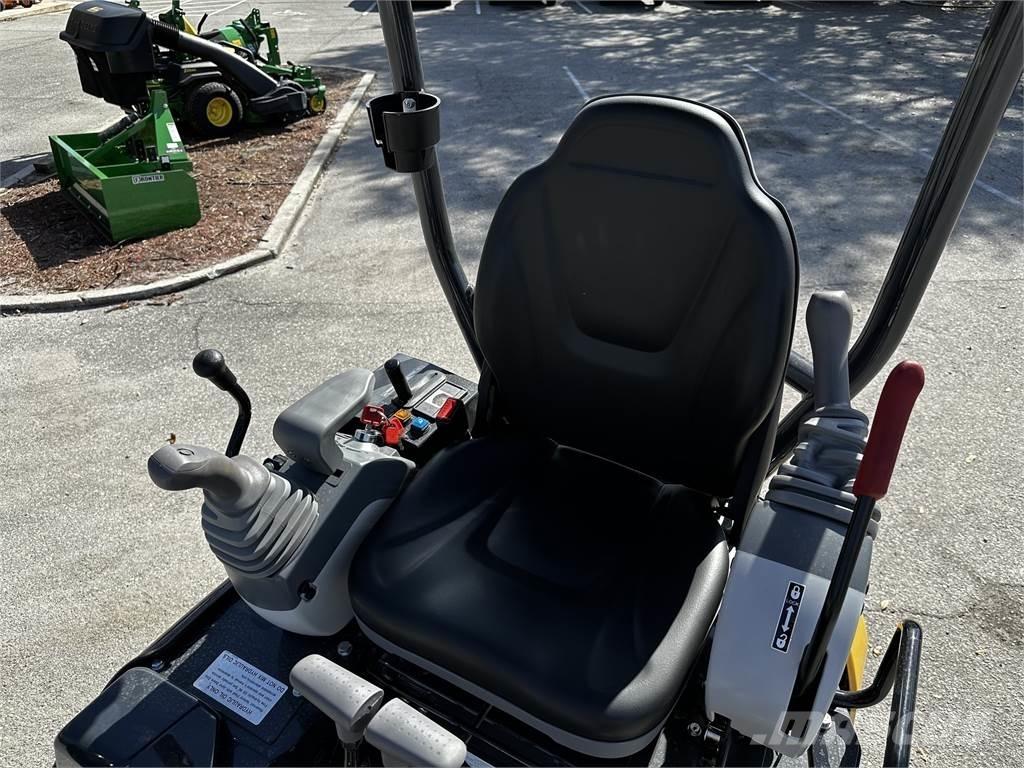 John Deere 17 P Miniescavatori