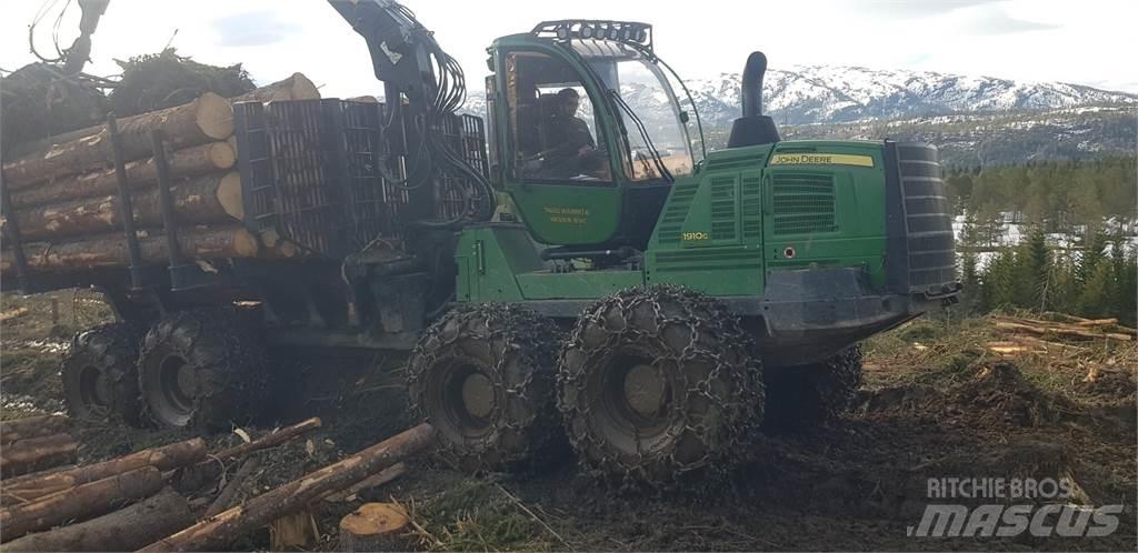 John Deere 1910G Forwarder