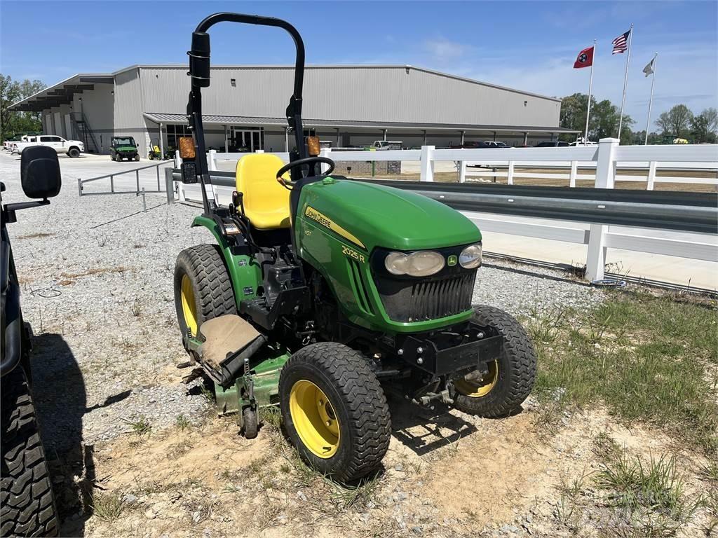 John Deere 2025R Trattori compatti